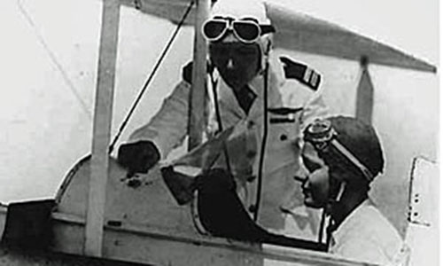 first egyptian woman to fly an airplane - female pilots