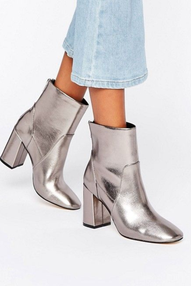 Metallic boots for winter 2021/2022