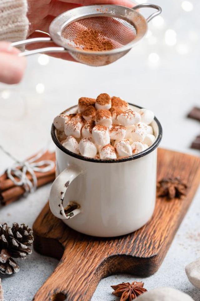 marshmallows with hot chocolate